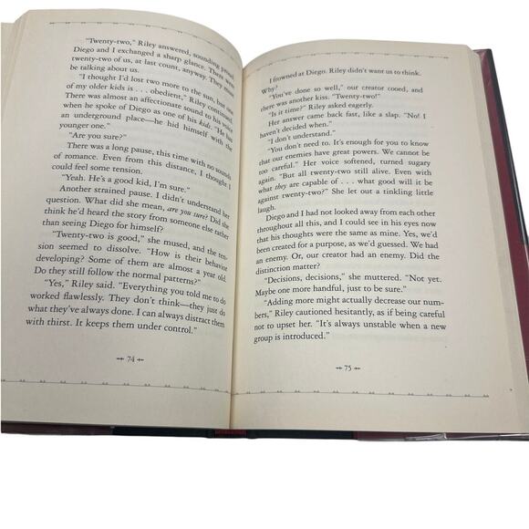 The Short Second Life of Bree Tanner by Stephenie Meyer 1st Edition 1st Printing - Picture 6 of 7